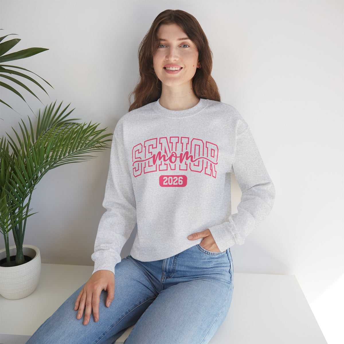 Senior Mom 2026 – Gildan Heavy Blend | Trendy Women’s Soft Sweatshirt. Direct to Garment. Printed & Shipped in the USA. Unisex Sizes.