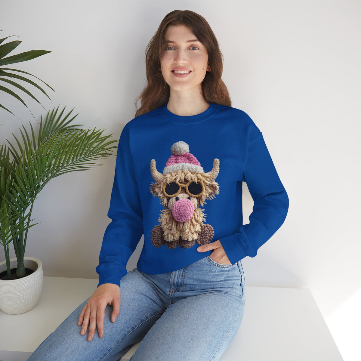 Faux Crochet Highland Cow Bubblegum – Gildan Heavy Blend | Trendy Women’s Soft Sweatshirt. Direct to Garment. Printed & Shipped in the USA. Unisex Sizes.