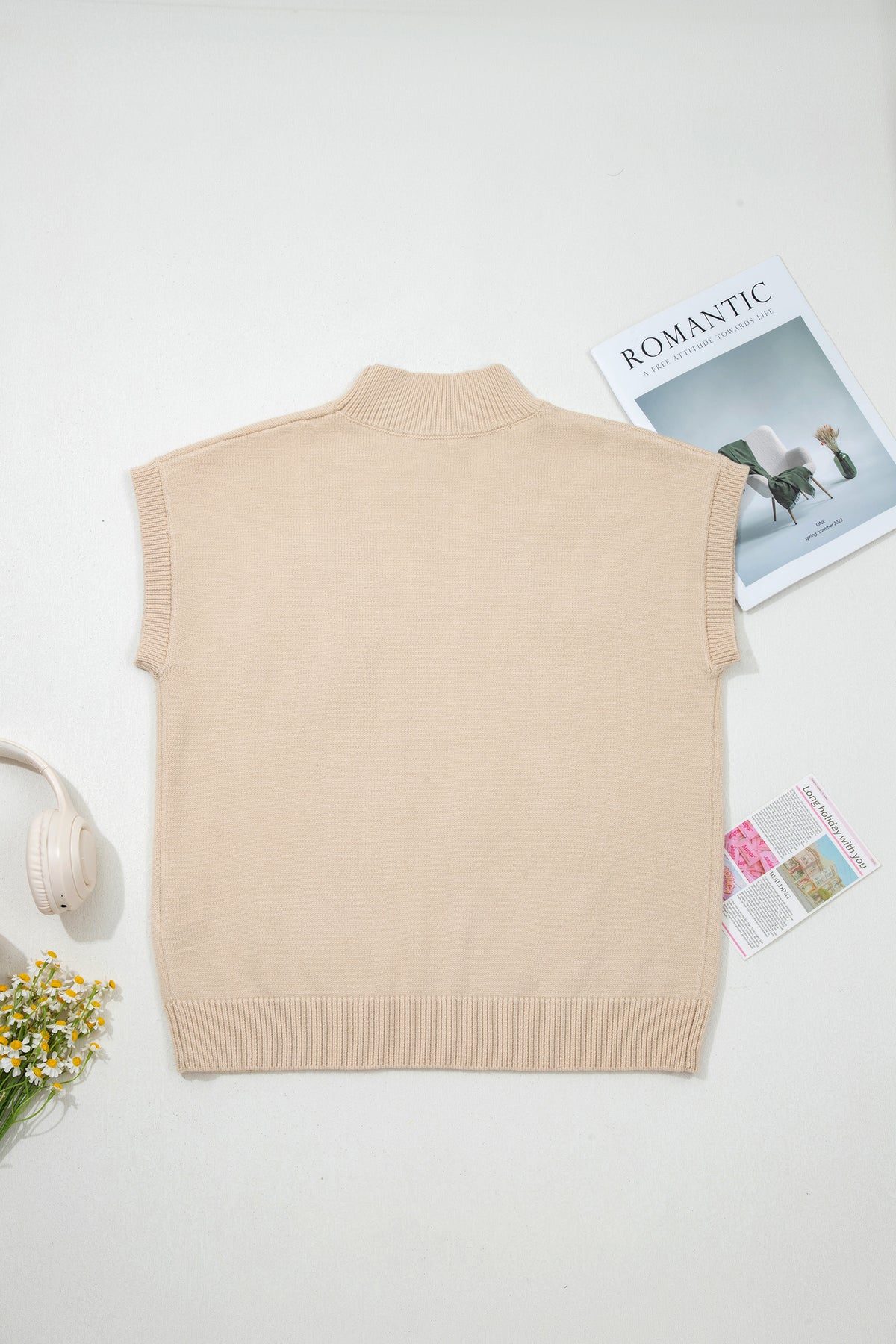 Ribbed Mock Neck Horseshoe Short Sleeve Sweater